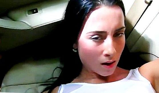 В конце брюнеточка еще раз побаловала его пенис ротиком и получила фонтан спермы в качестве вкусного бонуса, порно видео