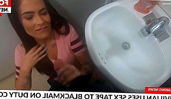 Низкорослая девчонка с совсем юным личиком, играла с мыльными пузырями и весело смеялась от счастья, потому что у неё было всё, о чем только можно мечтать, порно видео