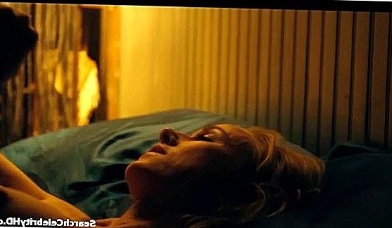Сняв с дамы кофточку перед парнем открылась сексуальная грудь и он языком начал облизывать сосочки девушки помогая себе руками и нежно поглаживая ее, порно видео