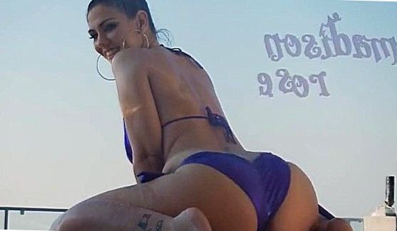 Подборки: Милашка была на вершине блаженства и громко стонала от огромного члена в пизде, порно видео