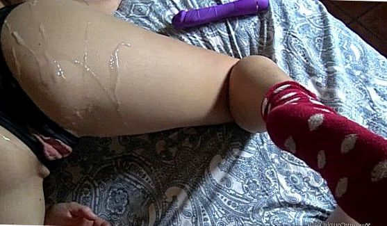 Брюнетка с большими дойками играла с собакой своего парня, а после прогулки они пошли к нему домой, где устроили жесткую еблю что бы отдохнуть и расслабиться, порно видео