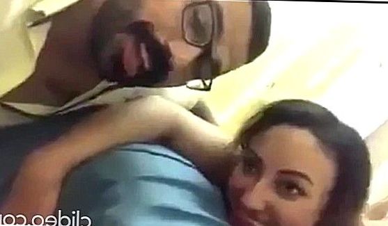 Большие Жопы: Открыв рот, милашка получала в глотку толстый член и доводила парня до окончания, мастурбируя при этом бритую киску, порно видео